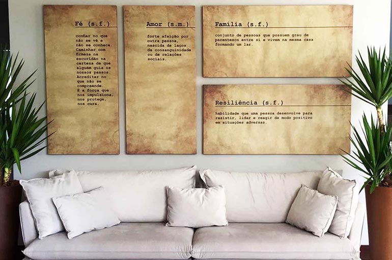 Como utilizar quadros com frases na decoração
